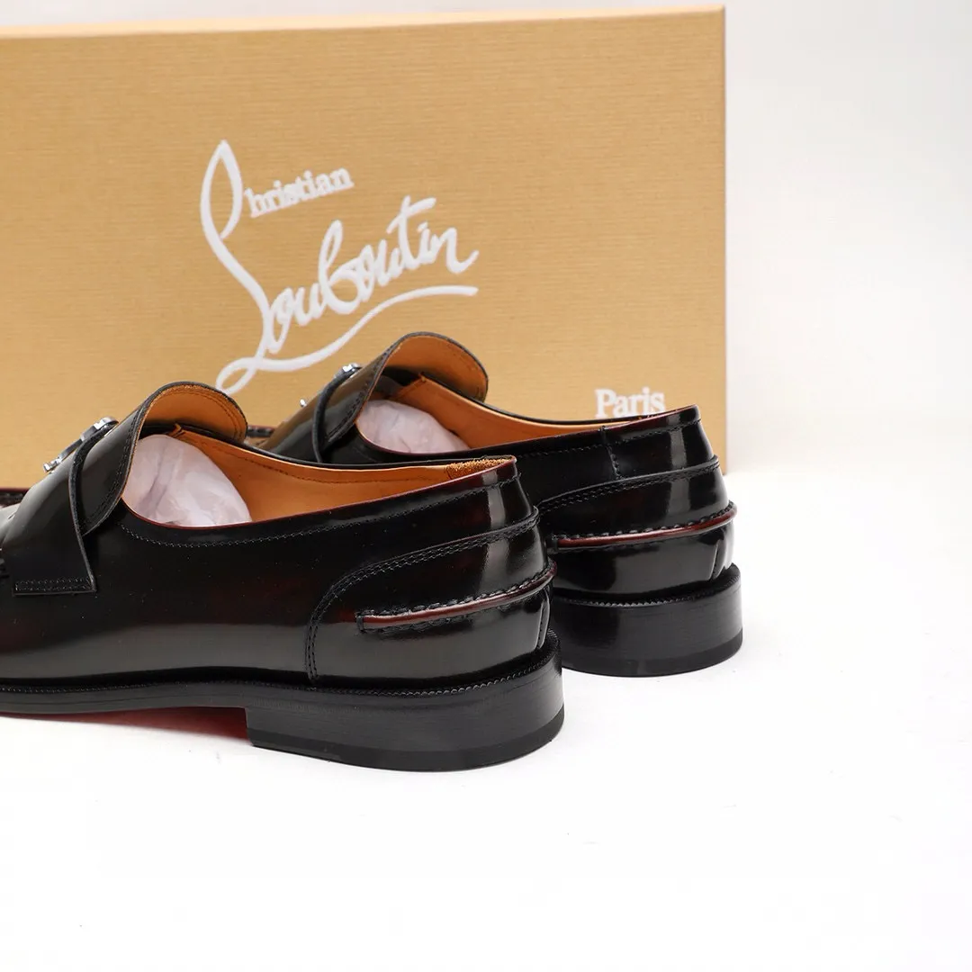 Batch 1,080 yuan 💰••New real shots••CL～High-end men’s 👔casual•loafers with red soles! ••🆑Genuine and top-quality goods from original orders ••✅💯 Purchase goods from top-quality original orders! Original imported patterned cowhide ➕Imported cowhide lining ➕Cowhide feet ➕Original leather outsole~🉑️Feel free to compare the authentic ones! Size: 38-44 (45.46.47 can be customized)